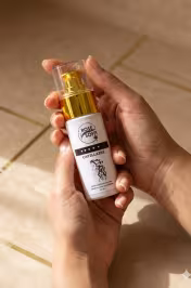 Pompe doseuse dorée sérum capillaire 30ml – application précise soin cheveux sans rinçage - miniature 3