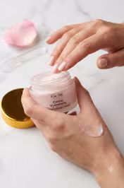 Application couvercle doré crème hydratante 50ml – Soin réparateur mains coopérative agricole soffi - miniature 4