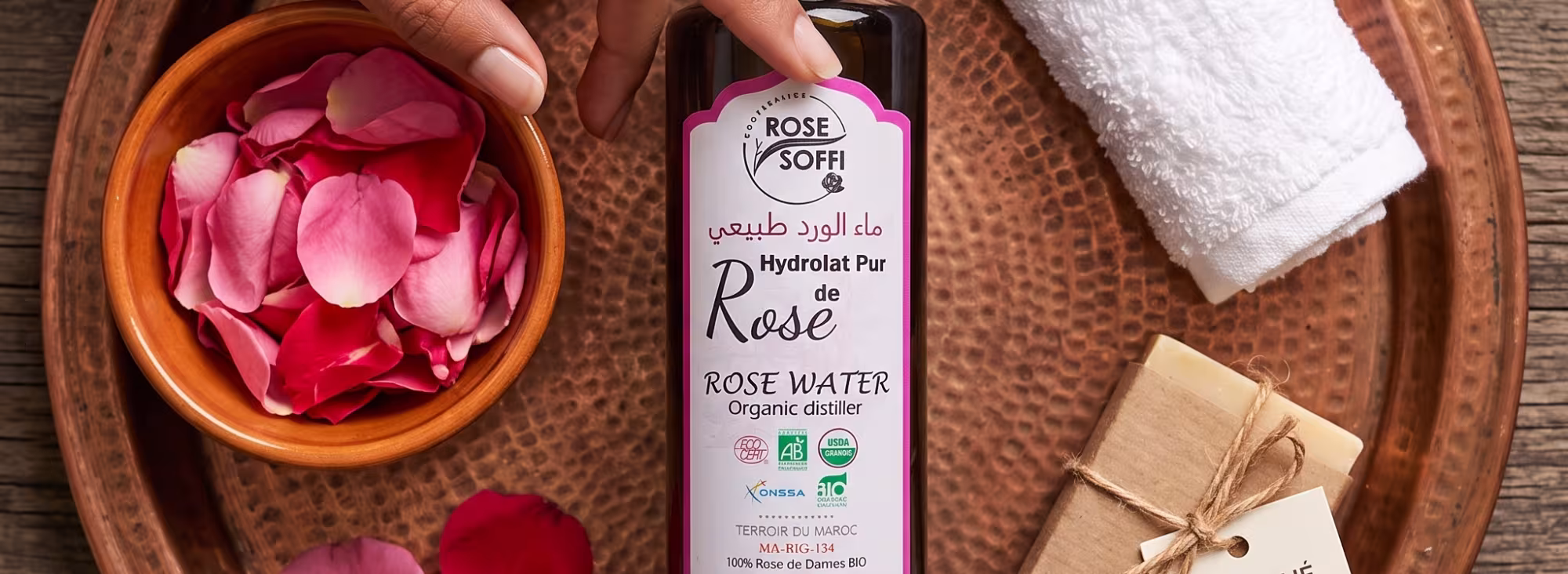 Eau de rose : bienfaits, utilisation et guide complet